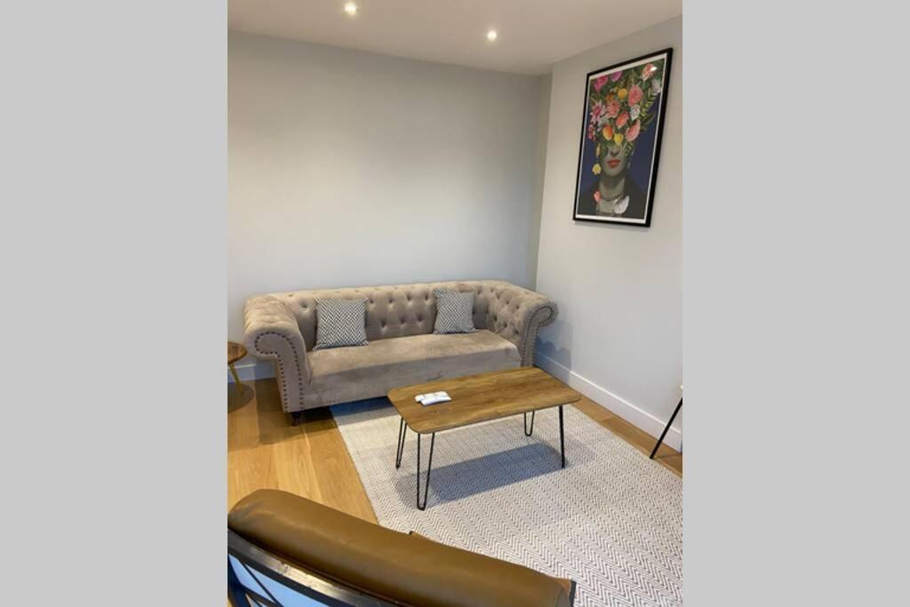 Spacious 1 Bedroom Apartment With Sea Views Ньюки Экстерьер фото